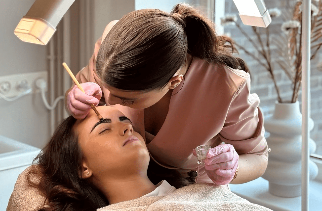 How long do henna brows last?